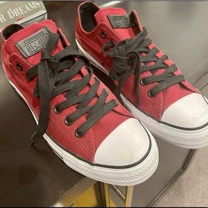 Maroon allstar converse